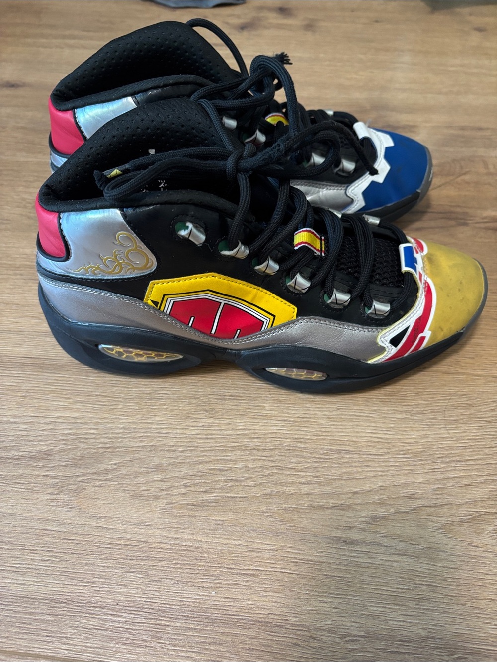 Power Rangers x Reebok Question Mid 'Megazord Battle Mode! - Picture 3 of 8